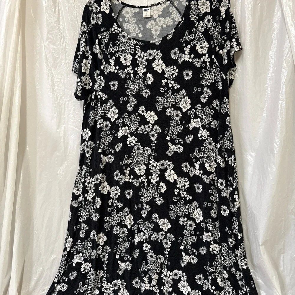 Old Navy Black and White Floral dress. Size large - Picture 4 of 4